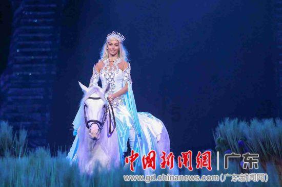 女孩清洁音乐室